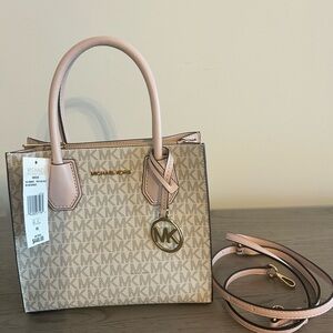 Michael Kors Messenger Crossbody